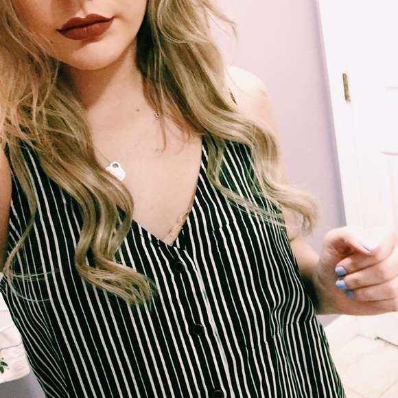 Silky black and creamy top! - Picture 3 of 4